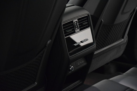 Porsche Cayenne 10 of 23