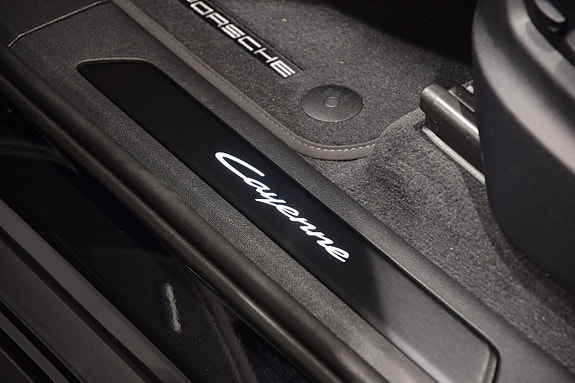 Porsche Cayenne 8 of 23