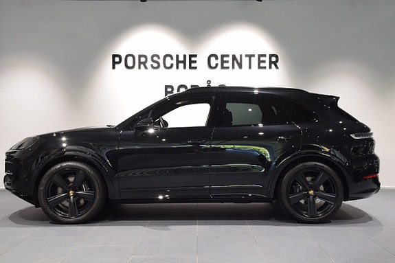 Porsche Cayenne 9 of 23