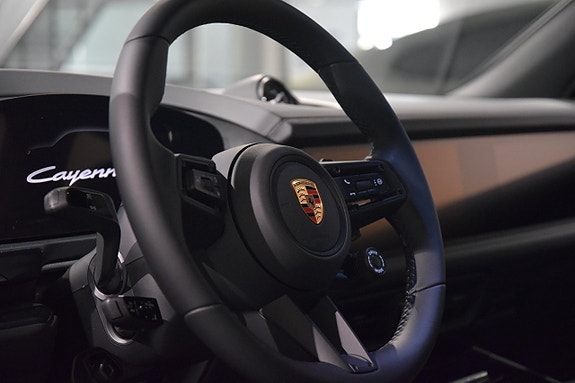 Porsche Cayenne 4 of 23