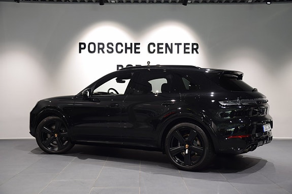Porsche Cayenne 12 of 23