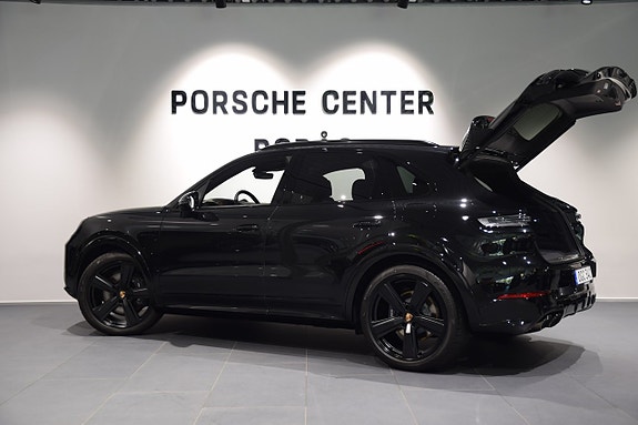 Porsche Cayenne 23 of 23