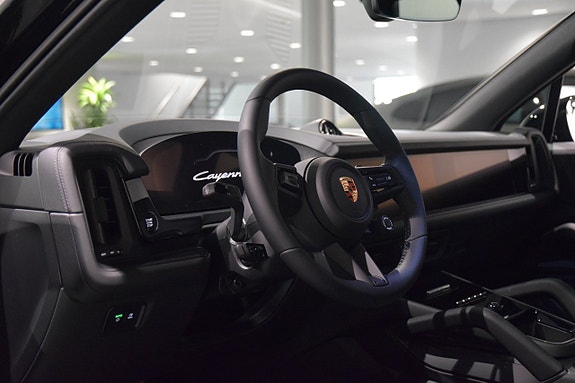 Porsche Cayenne 3 of 23
