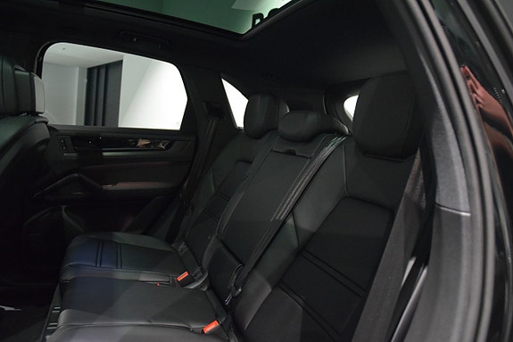 Porsche Cayenne 11 of 23