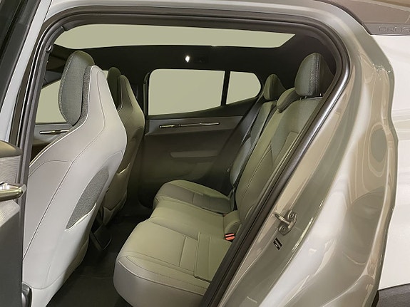 Volvo EX30 13 of 16