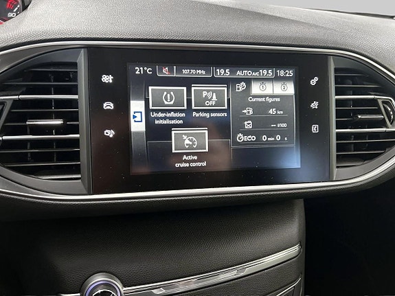Peugeot 308 SW 13 of 15