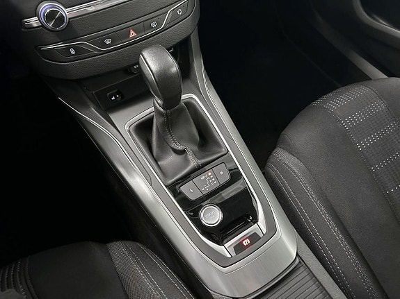 Peugeot 308 SW 14 of 15