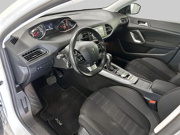 Peugeot 308 SW 10 of 15