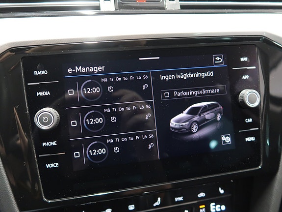 Volkswagen Passat 24 of 30
