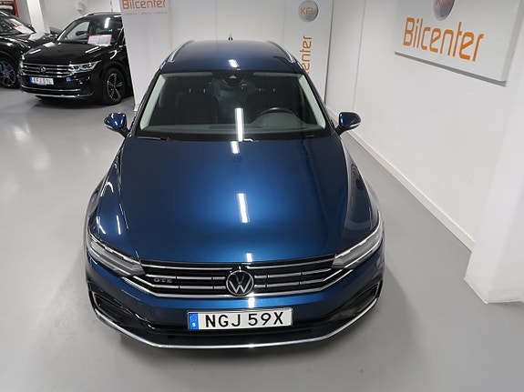Volkswagen Passat 12 of 30