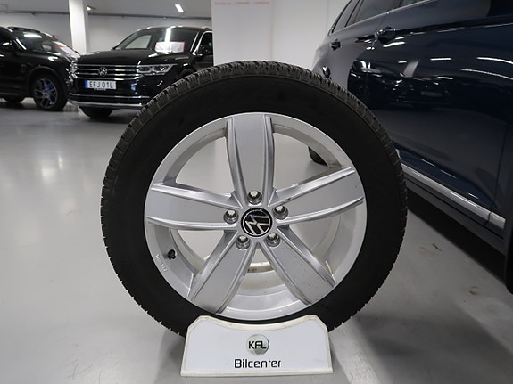 Volkswagen Passat 13 of 30