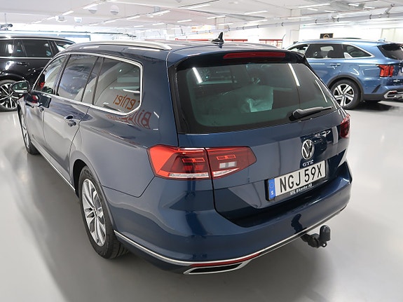 Volkswagen Passat 9 of 30