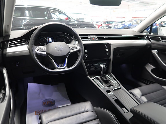 Volkswagen Passat 15 of 30