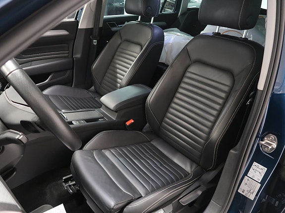 Volkswagen Passat 16 of 30