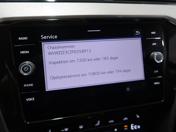 Volkswagen Passat 25 of 30