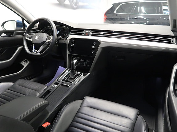 Volkswagen Passat 18 of 30