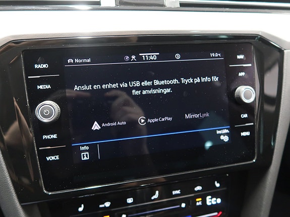 Volkswagen Passat 23 of 30