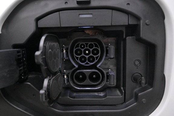 Toyota bZ4X 24 of 27