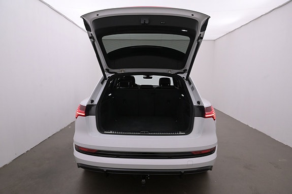 Audi e-tron 21 of 27