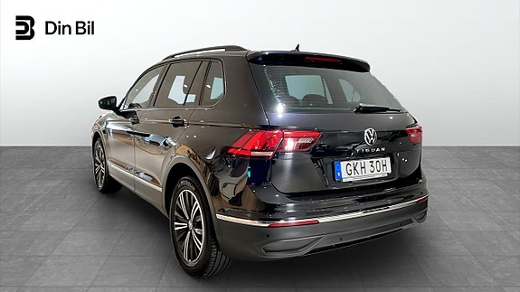 Volkswagen Tiguan 3 of 13