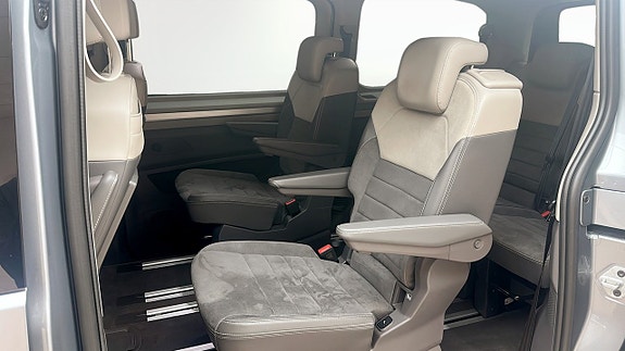 Volkswagen Multivan 11 of 13