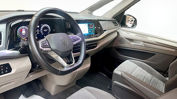 Volkswagen Multivan 7 of 13