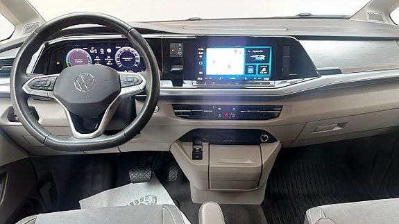 Volkswagen Multivan 9 of 13