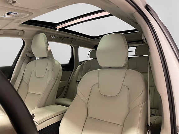 Volvo V90 Cross Country 11 of 16