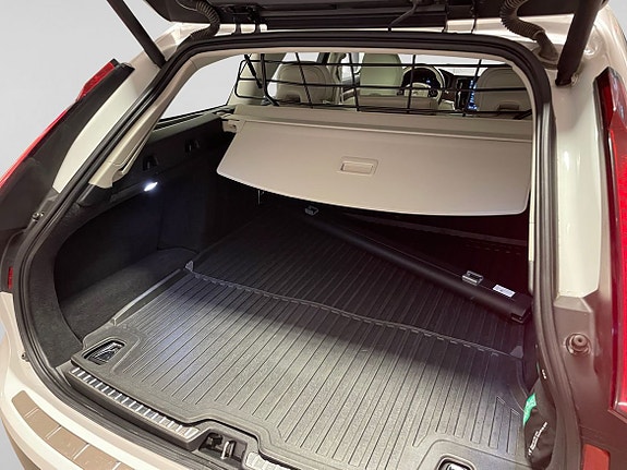 Volvo V90 Cross Country 7 of 16
