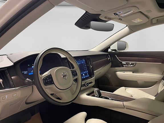 Volvo V90 Cross Country 4 of 16