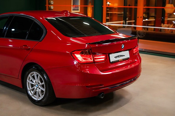 BMW 318d 4 of 21