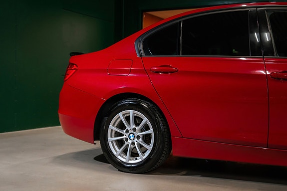 BMW 318d 8 of 21