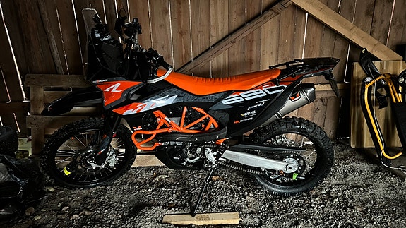 KTM 690 enduro r 4 of 5