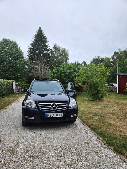 Mercedes-Benz GLK220 2 of 2
