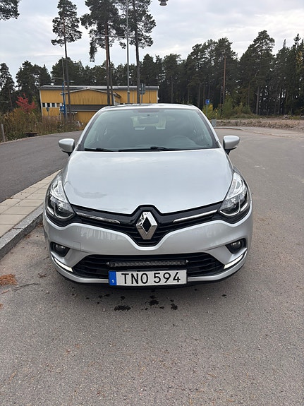 Renault Clio 2 of 8