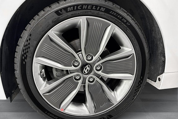 Hyundai IONIQ 16 of 17