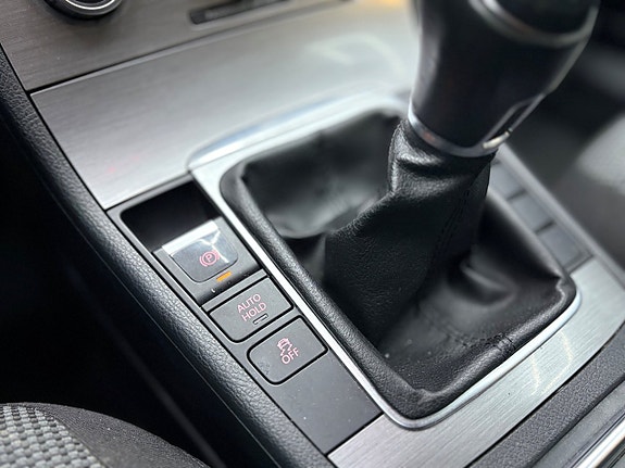 Volkswagen Passat 13 of 15