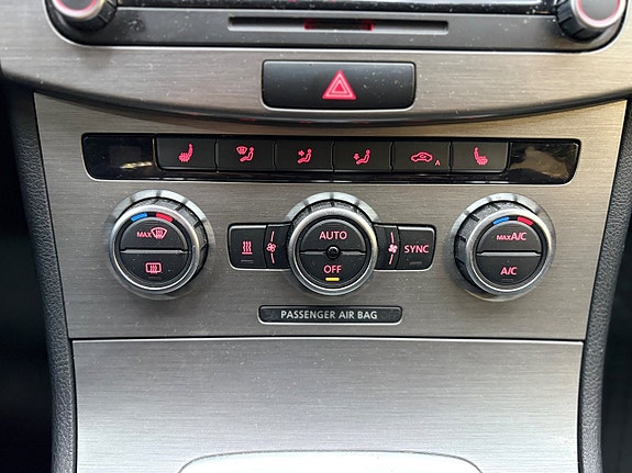 Volkswagen Passat 14 of 15