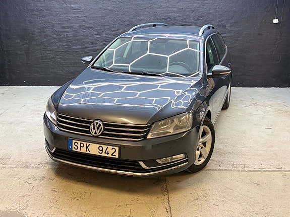 Volkswagen Passat 2 of 15