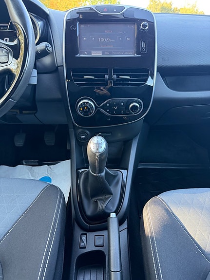 Renault Clio 18 of 20