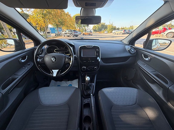 Renault Clio 17 of 20