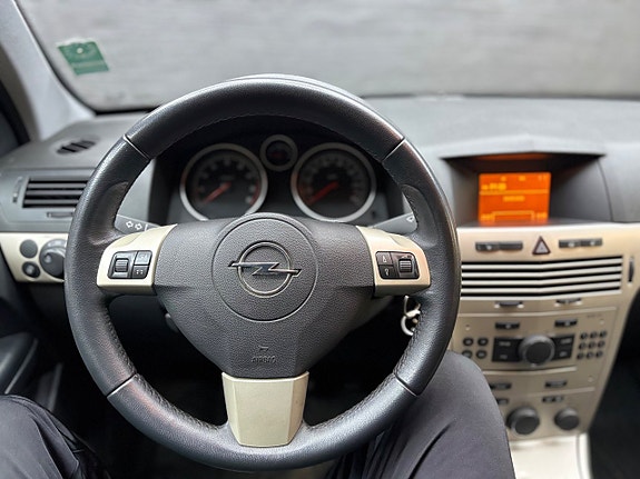 Opel Astra 12 of 14