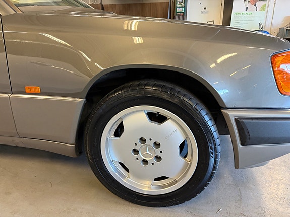 Mercedes-Benz 300 CE 6 of 30