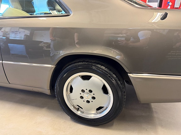 Mercedes-Benz 300 CE 17 of 30
