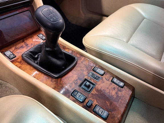 Mercedes-Benz 300 CE 26 of 30