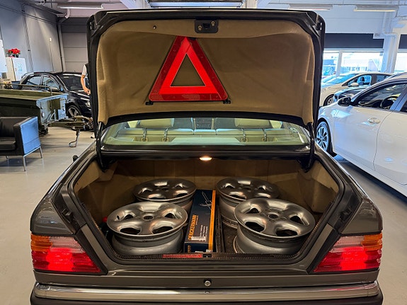 Mercedes-Benz 300 CE 12 of 30