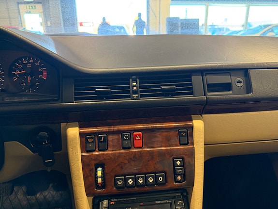 Mercedes-Benz 300 CE 24 of 30