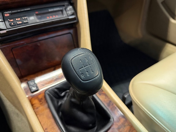 Mercedes-Benz 300 CE 27 of 30