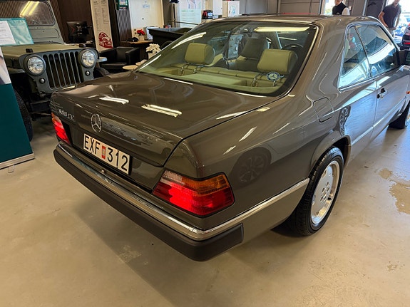Mercedes-Benz 300 CE 10 of 30