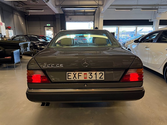 Mercedes-Benz 300 CE 11 of 30